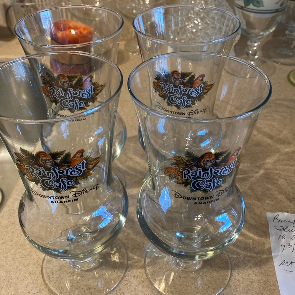 Disney  Rainforest Cafe hurricane 18 oz NWOT set of 4. 7.75 x 3.5 inches.